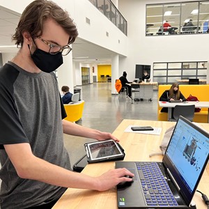 A computer science student working in the Robin Comfort STEM commons